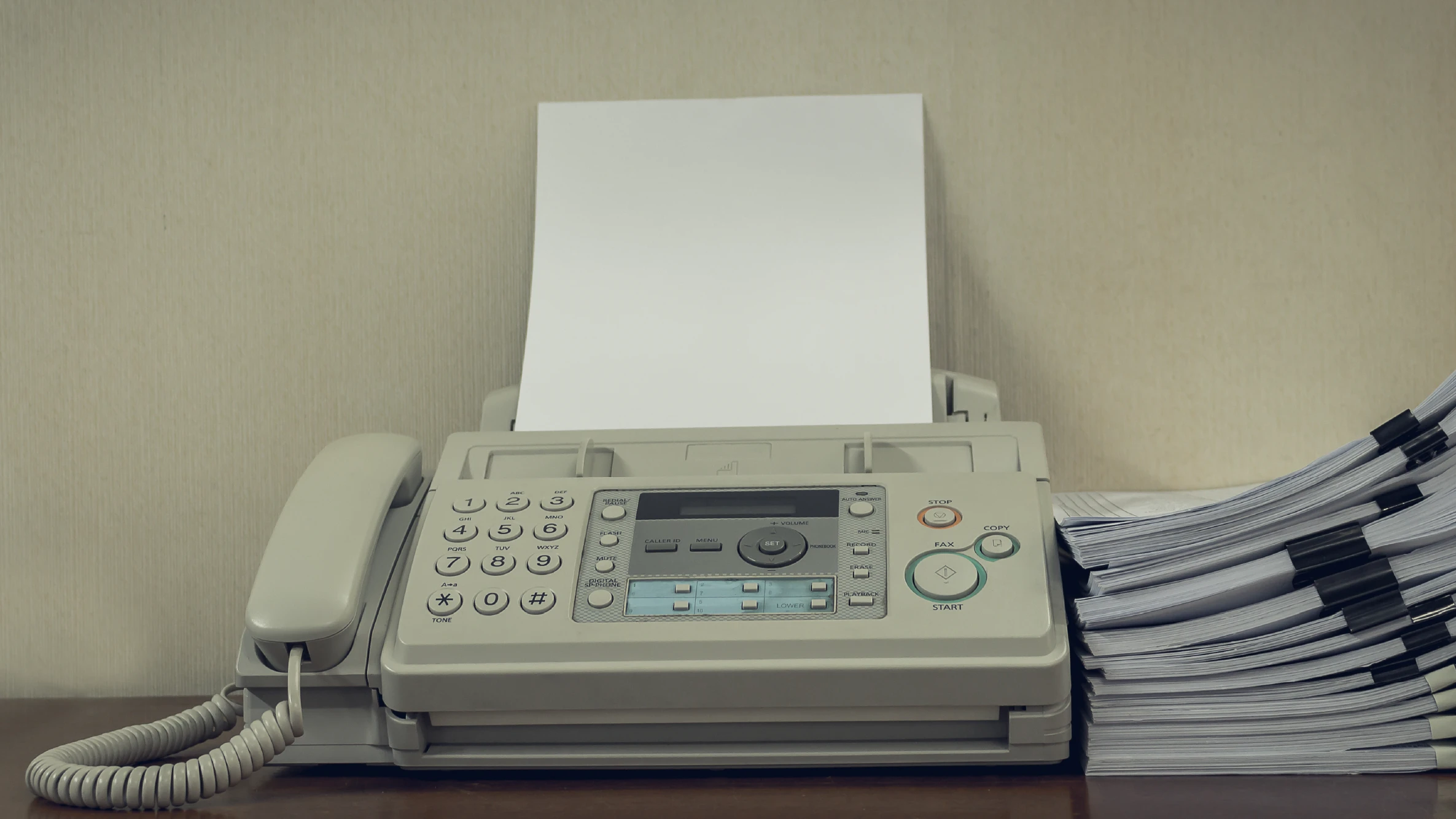Setzen Sie auf Papier! Ein Faxgerät, wie es in manchen Krankenhäusern immer noch genutzt wird